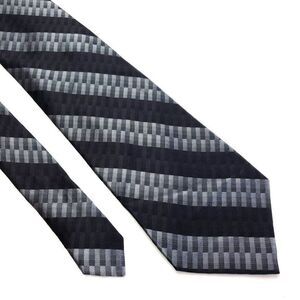 Croft & Barrow Black Gray Striped‎ Geometric Silk Tie